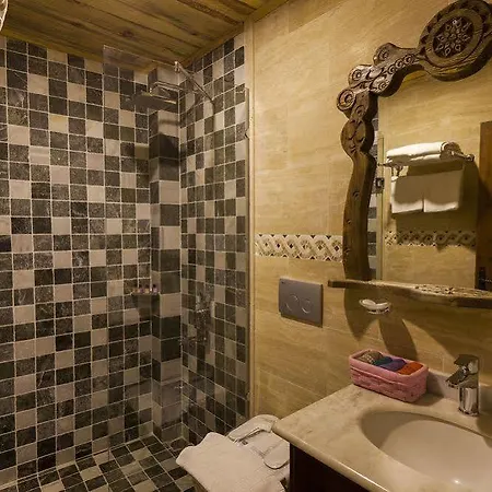 House Hotel 2*